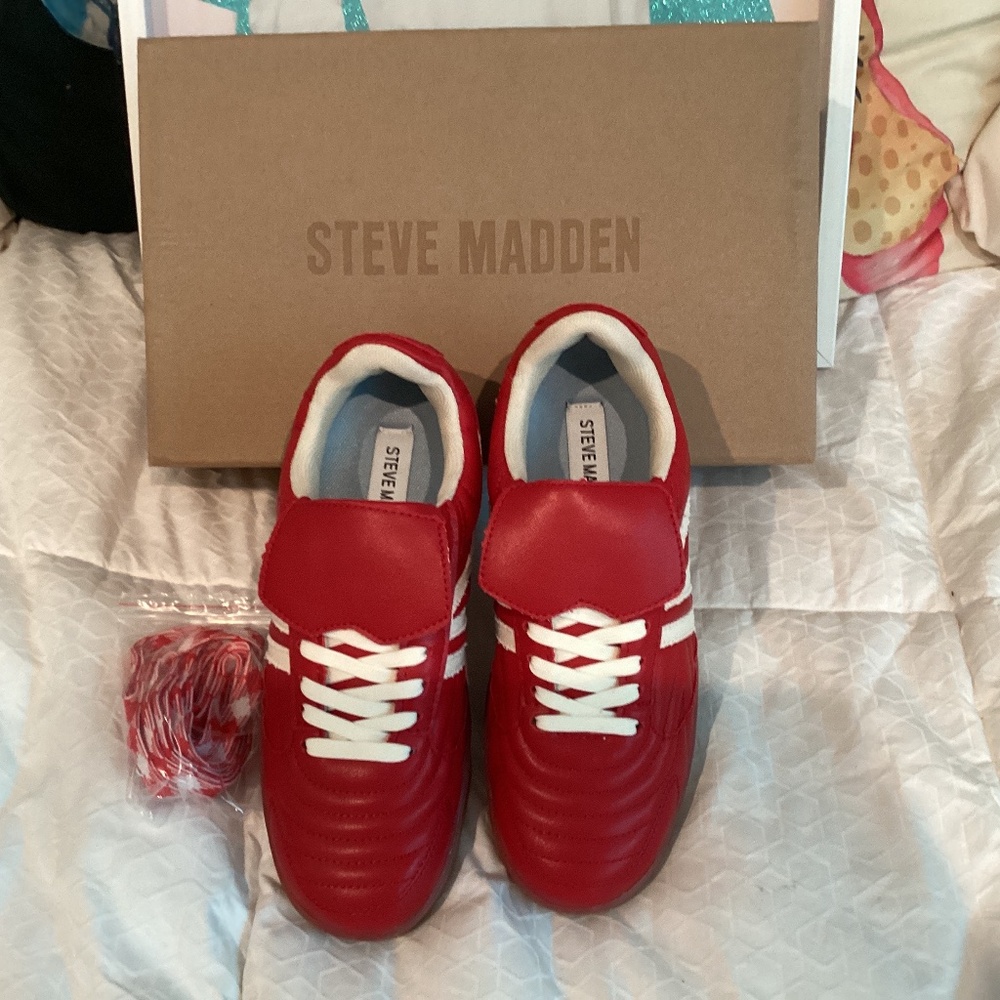 Madrid Sneaker Steve Madden NWT size 6.5